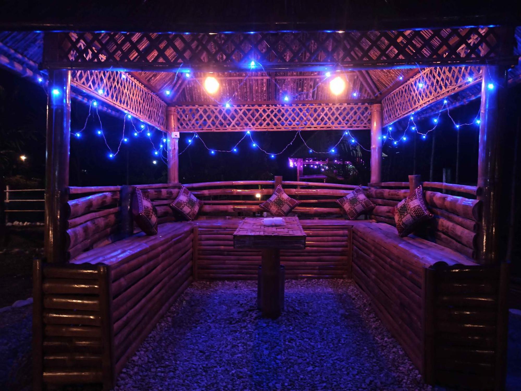 Grasshopper Jungle Queen Resort Chalsa Exterior photo